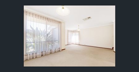 Beautiful Big 4x2 Family Home with Pool – Perfect Location in Carine! - Photo 5