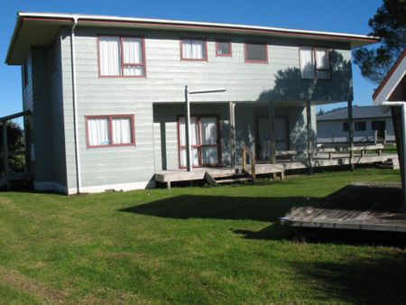 Room for 2 Families In Manuka Place - Photo 2