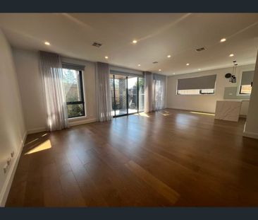 2/10 Havelock Court, Doncaster East, Vic 3109 - Photo 5