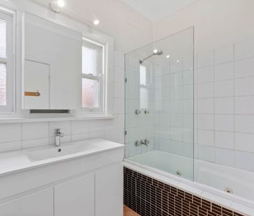 Renovated 2 Bedroom Home - Corner Block - Photo 4