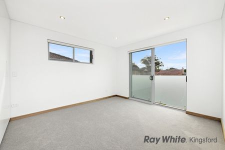 Near New Luxury 3 Bedroom Duplex - Photo 3