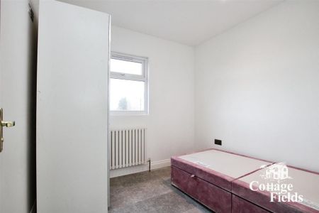 6 bedroom detached house to rent - Photo 4