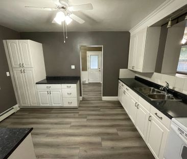 For Lease - 75 Park Avenue, Brantford, Ontario - Photo 2