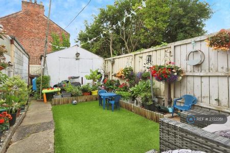 3 bedroom terraced house to rent - Photo 2