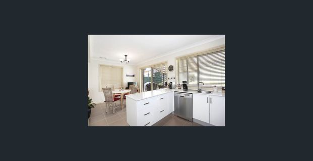 3 Bedroom 2.5 Bathroom + 2 Garage available for rent - Photo 1