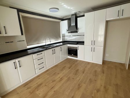 Charming 3-Bedroom Home in Eschol Park - Photo 2