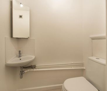 3 bedroom flat to rent - Photo 5