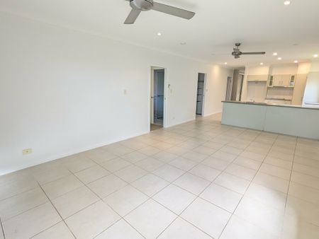 NEAT AS A PIN! - Photo 5