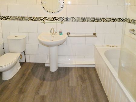 3 bedroom apartment to rent The Green, North Wingfield, S42 - Photo 2