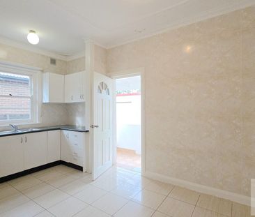 Family home in quiet location - Photo 6