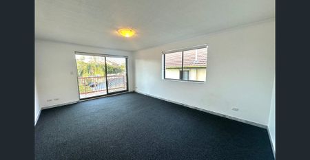 3 Bedroom Unfurnished Top Floor Apartment in the Heart of Burleigh Heads! - Photo 3