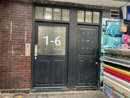 2 bedroom flat to rent - Photo 2