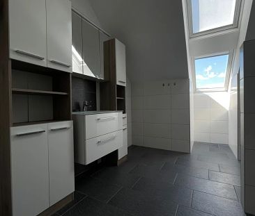 schöne Mietwohnung im Dachgeschoss mit möblierter Küche ++ Knittelfeld ++ - Foto 1