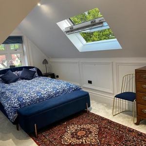 Large room with en-suite shower room & living room - Photo 2