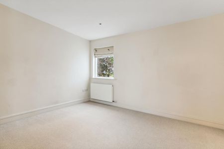 5 bedroom house in London - Photo 3