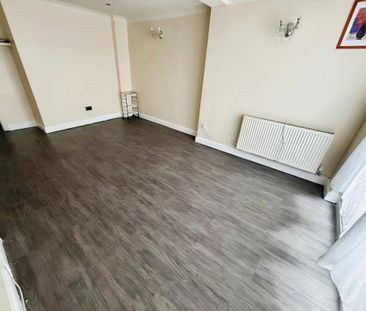 4 bedroom terraced house to rent - Photo 1