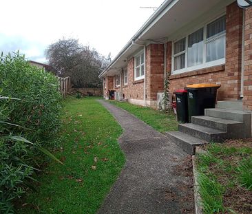 Sunny North West Home with Garage - Photo 5