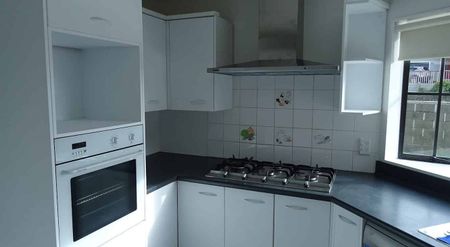 4 Bedroom Sunny House in Johnsonville - Photo 2