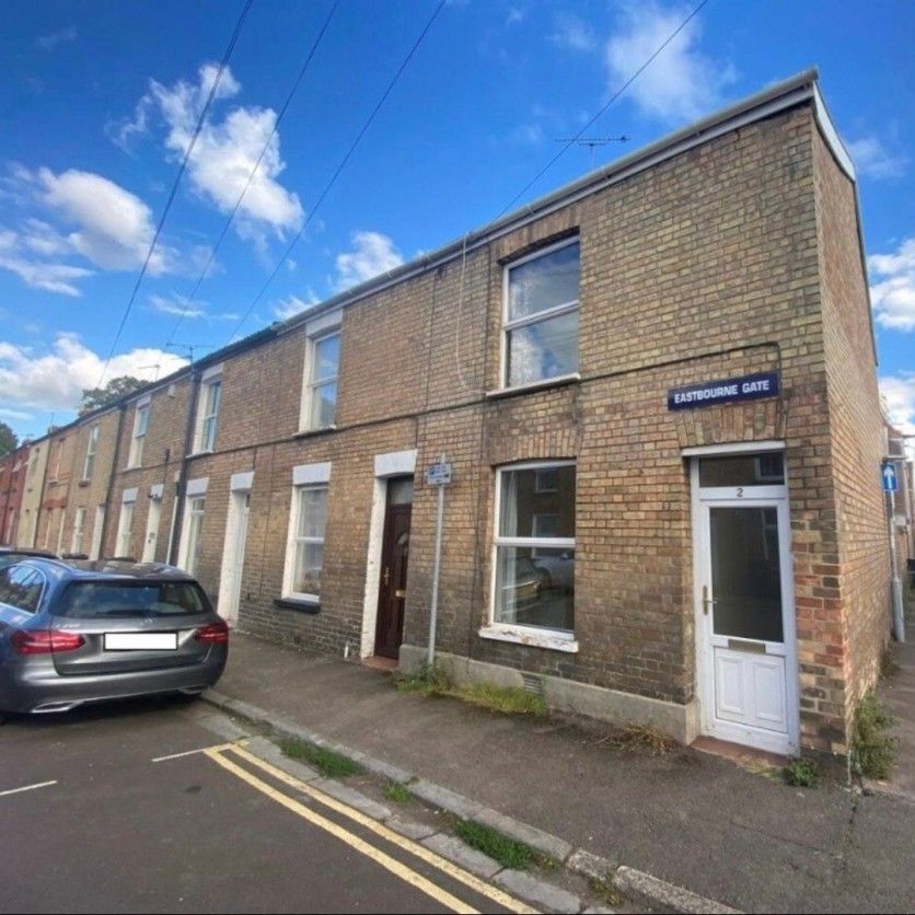 Eastbourne Gate, Taunton, Somerset - Photo 1