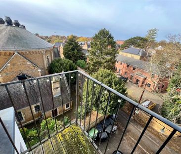 2 bedroom flat to rent - Photo 1