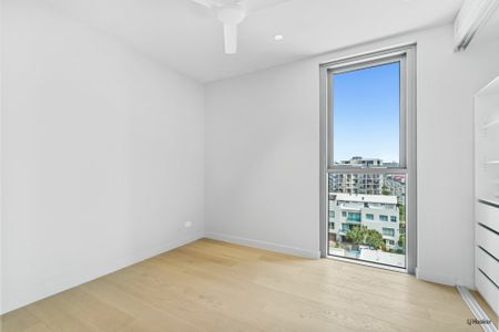 Luxury Four Bedroom Apartment in Kloud on Jefferson Lane - Photo 3