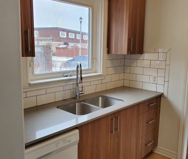 For Lease - 7 Townhouse Crescent, Brampton, Ontario - Photo 6