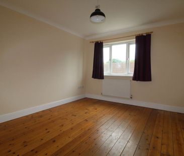 4 bed Detached for rent - Photo 3