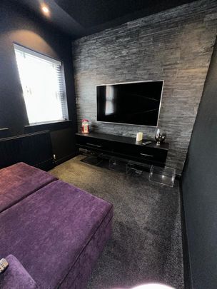 5 bedroom detached house to rent - Photo 1