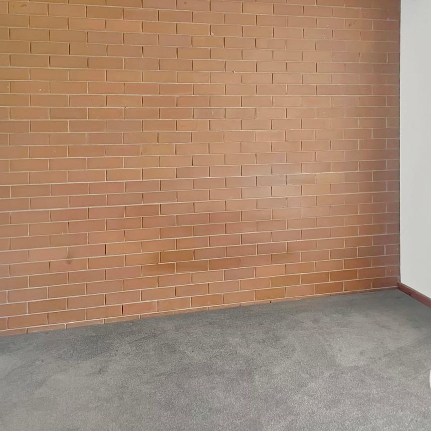 NEAT ONE BEDROOM UNIT IN BALLARAT NORTH - Photo 1