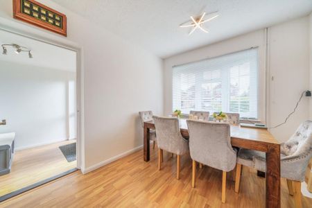 3 bedroom link detached house to rent - Photo 4