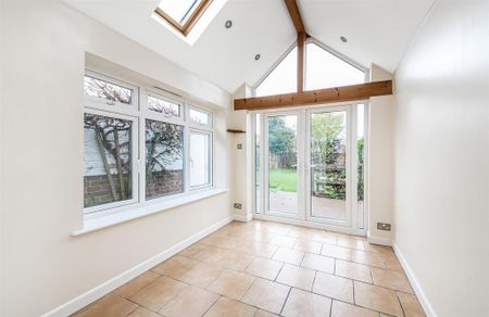 3 bedroom semi-detached house to rent - Photo 3