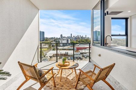 Stylish One-Bedroom Apartment - Photo 2