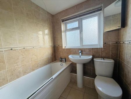 3 bedroom terraced house to rent - Photo 5