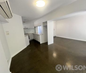 Modern 1 bedroom apartment with private courtyard - Photo 6