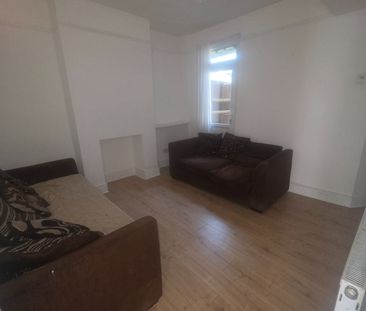 3 Bed Terraced House, Matcham Road, E11 - Photo 3