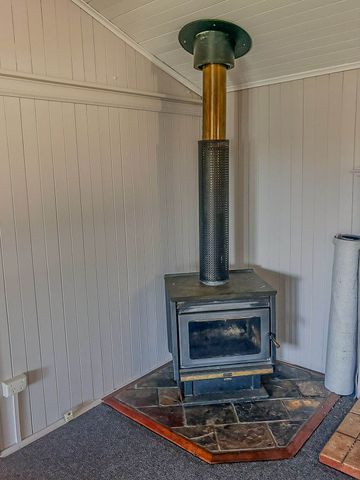 Lowset Freshly Renovated Family Home - Photo 2