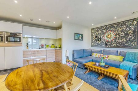 2 bedroom flat to rent - Photo 2