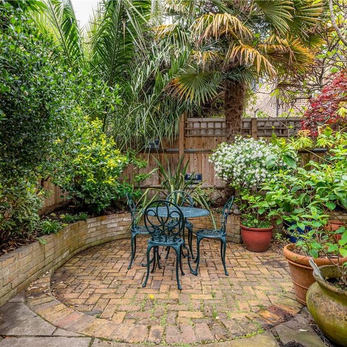4 bedroom terraced house to rent - Photo 1