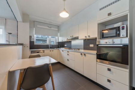 Zeer ruim hoekappartement met garage in een rustige wijk - Photo 4