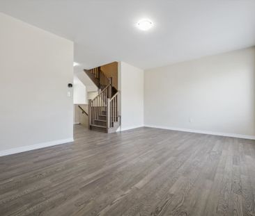 For Lease - 3344 Carding Mill Trail, Oakville, Ontario - Photo 3