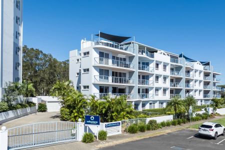 Immaculate 3-Bedroom Furnished Apartment with Private Rooftop & River Views - Photo 4