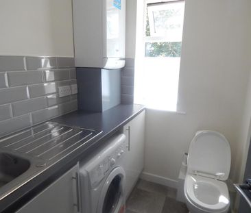 1 bedroom in a house share to rent - Photo 4