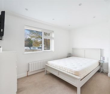 To Let 3 Bed House - Semi-Detached - Photo 2