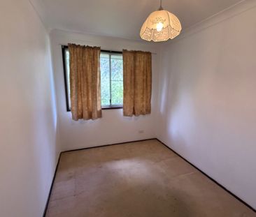 Comfortable 3 Bedroom Home in a Quiet Street - Photo 3