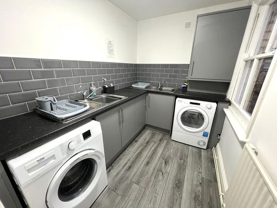 1 bedroom in a house share to rent - Photo 1