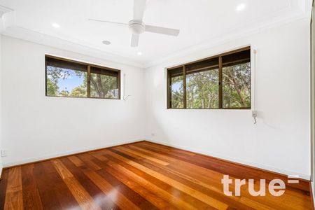 STUNNING FAMILY HOME IN IDEAL PARKSIDE LOCALE - Photo 4