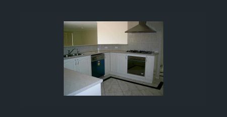 Spacious Double-Storey Family Home in a Great Location - Photo 4