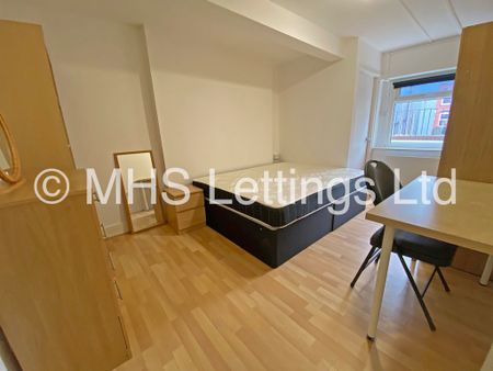 Lower Flat, 133 Hyde Park Road, Leeds, LS6 1AJ - Photo 3