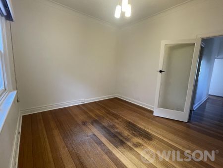 Charming Art Deco Home in Prestigious Leafy St Kilda East - Photo 2