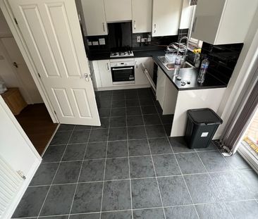 3 Bed End Terrace, Guardian Way, LU1 - Photo 5